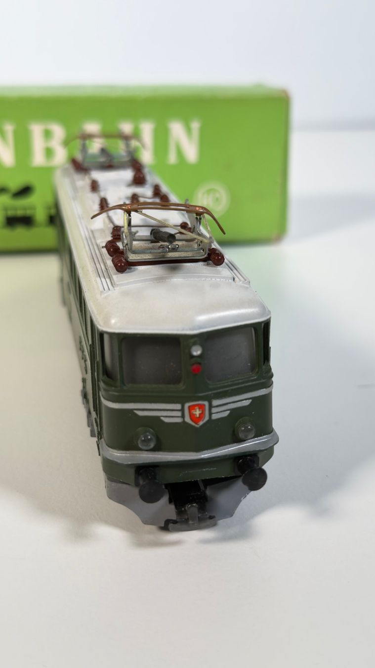 Kleinbahn Modellini di ferrovie: Kleinbahn Ae 6/6 der SBB – Usato da Zürich venduto da Hedwig-steig 1