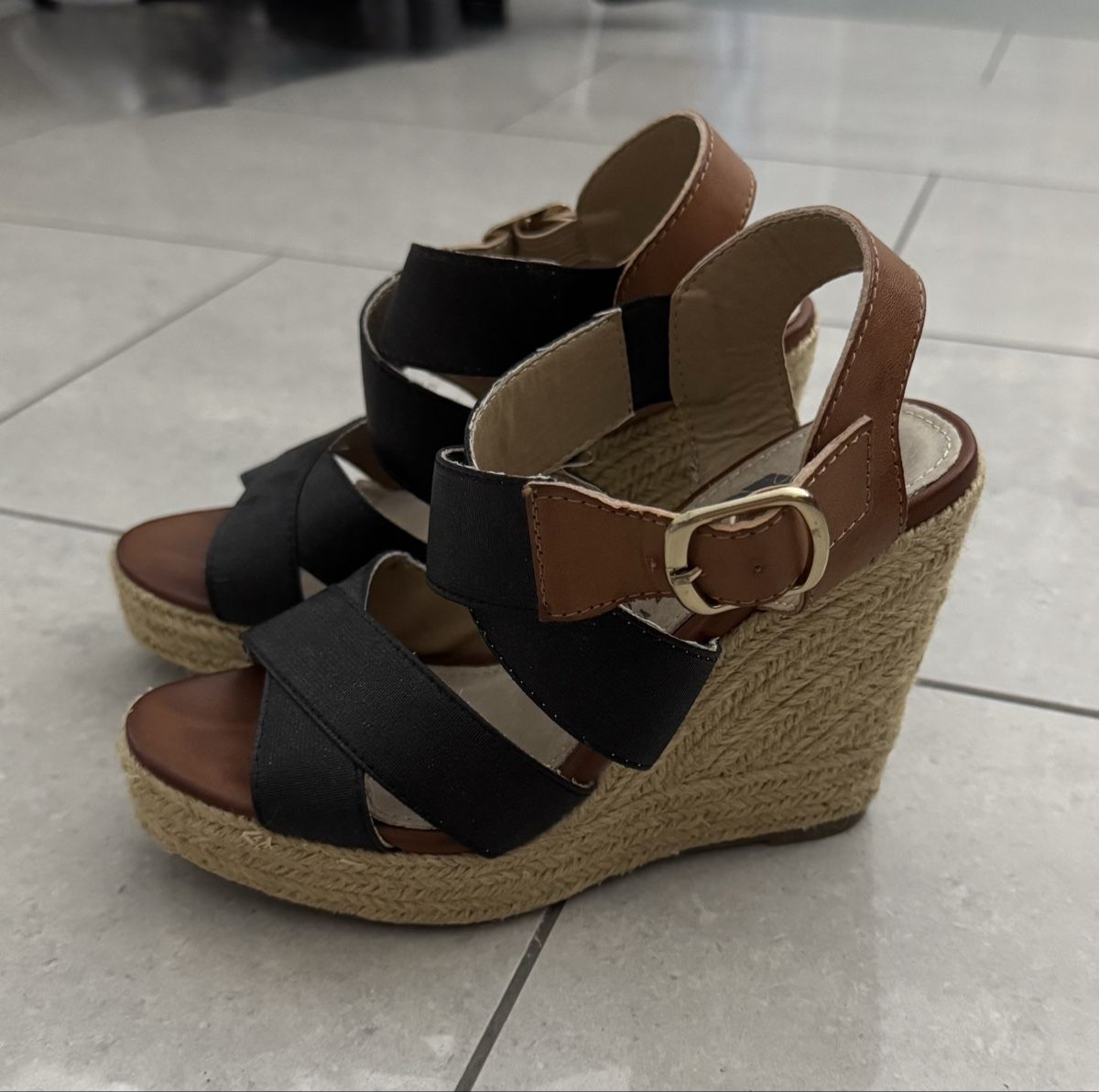 Scarpe da donna: Schicke XTI Keilabsatz Sandalen, Grösse 35 – Usato da Winterthur venduto da o16zh