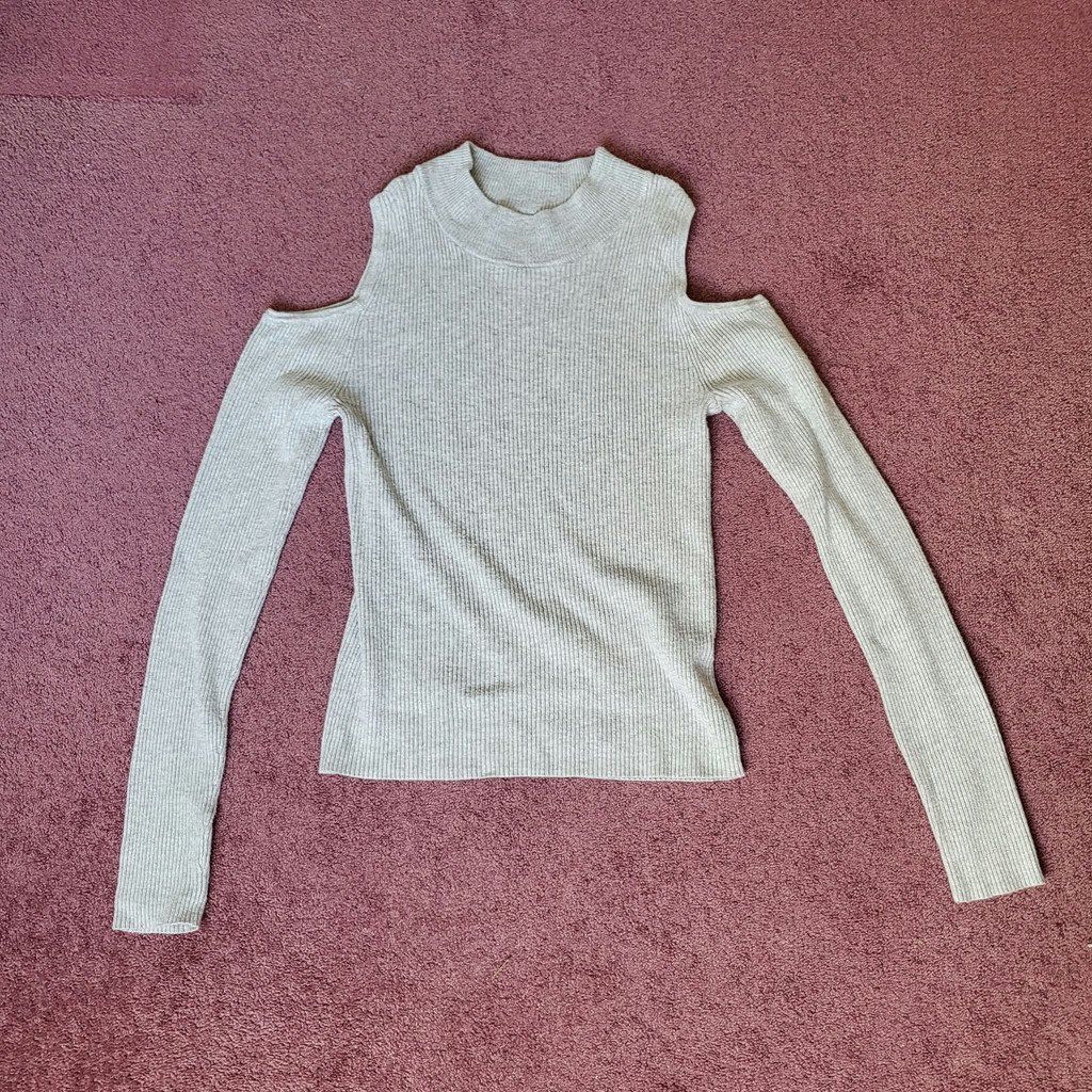 Maglioni & Felpe: Strick-Pulli mit Cut-outs, hellgrau Gr. 38 – Usato da Au SG venduto da SElena89