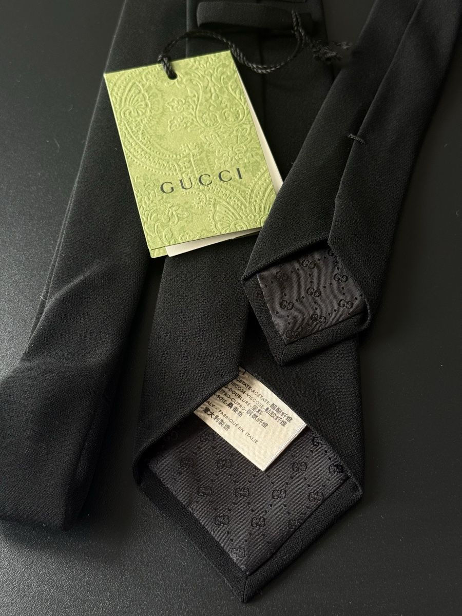 Gucci Cravatte: Gucci Krawatte/ Schwarz/ brandneu – Nuovo e nell'imballaggio originale da Kilchberg ZH venduto da man_7q9s 3