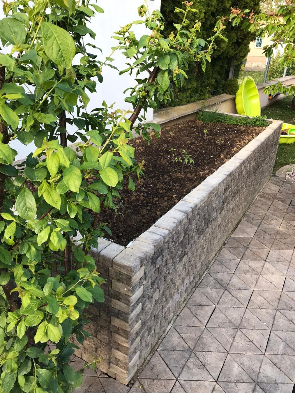 Figuren: Beton Bau-Stein mit Holzimitation – Neu (gemäss Beschreibung) aus Herbetswil von AHA-Garten 8
