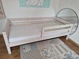 Kinderbett Flexa Classic, Rausfallschutz Massivholz 90x200
