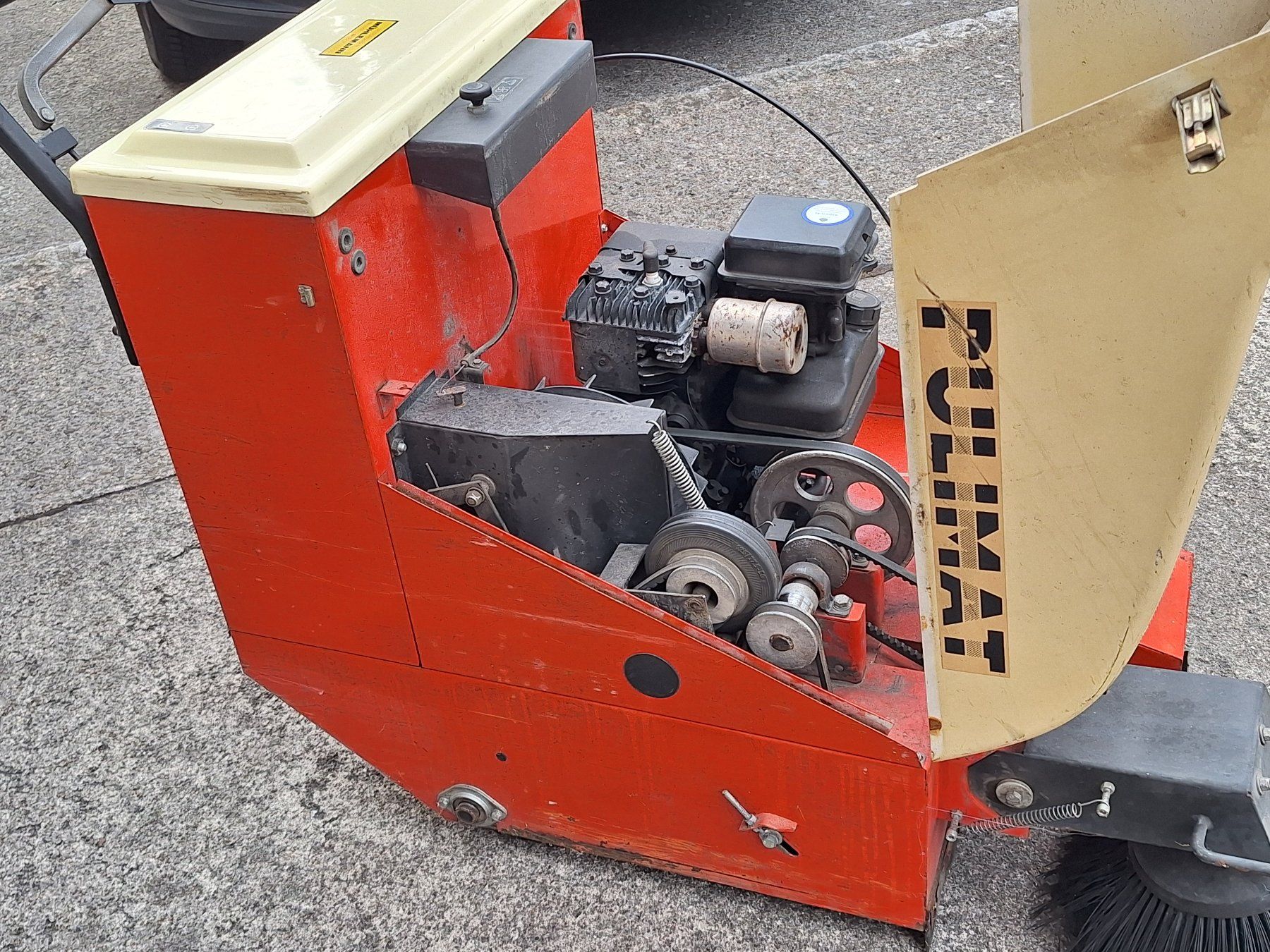 Alle Maschinen: Kehrmaschine – Gebraucht aus Rupperswil von Froegli 4