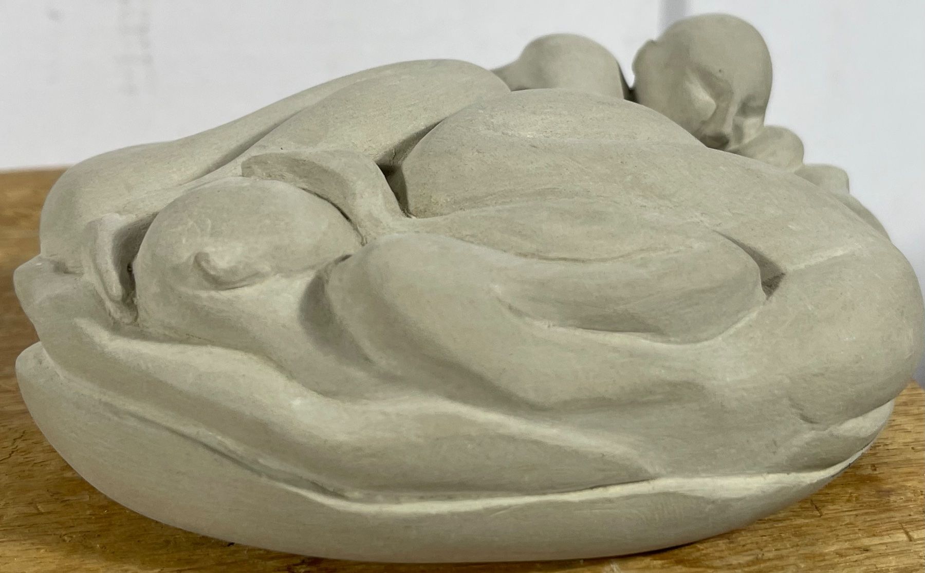 Skulpturen & Statuen: Schweizerschule Ligender paar Skulptur – Gebraucht aus Root von  7