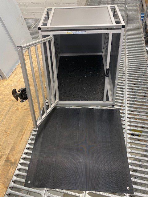Gabbie, trasporto & Sicurezza: Hundebox Midi TB 50 M – Nuovo (secondo la descrizione) da Au ZH venduto da ausee01