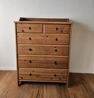 Holzkommode mit 4 grossen und 2 kleinen Schubladen.