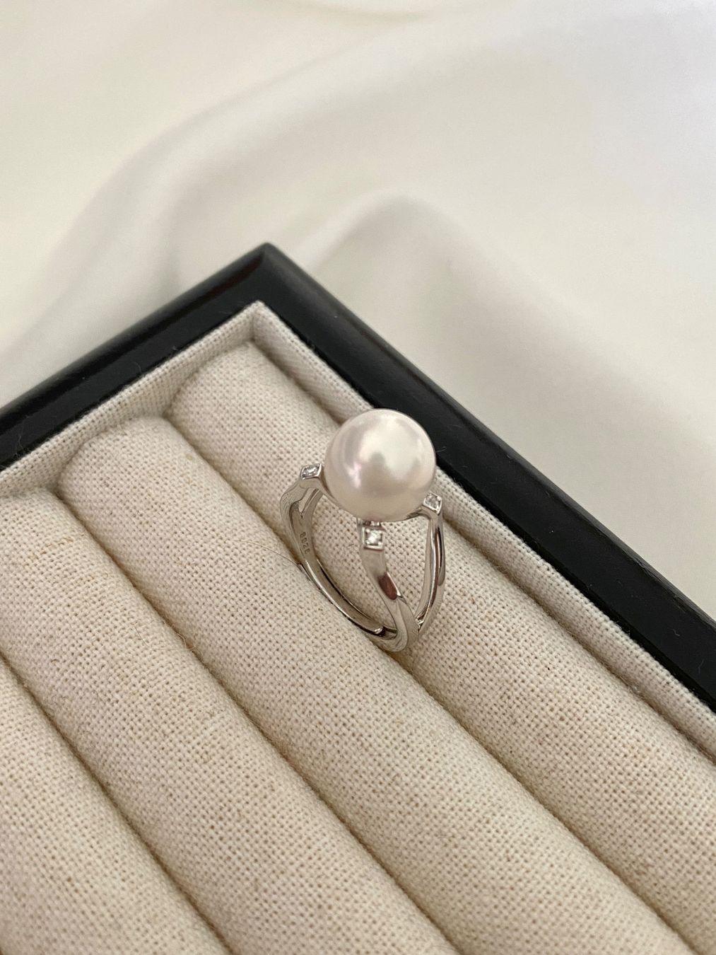 Anelli: 10.5 mm Süsswasser Perle Ring – Nuovo e nell'imballaggio originale da Sarnen venduto da yingsperlen