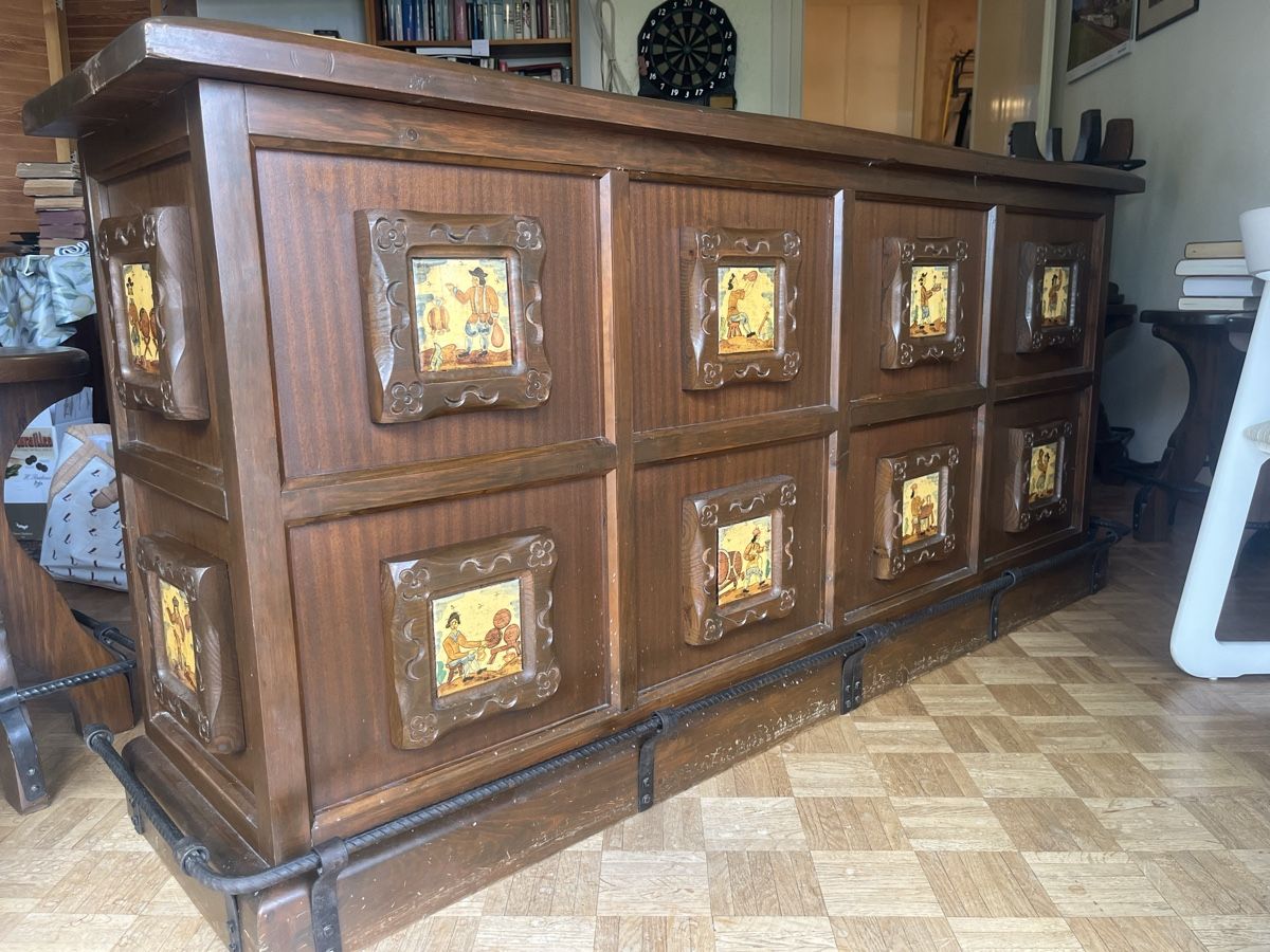 Allestimento di negozi e stand fieristici: Bartheke mit Stühlen und Korbus – Usato da Geuensee venduto da zepfli 1