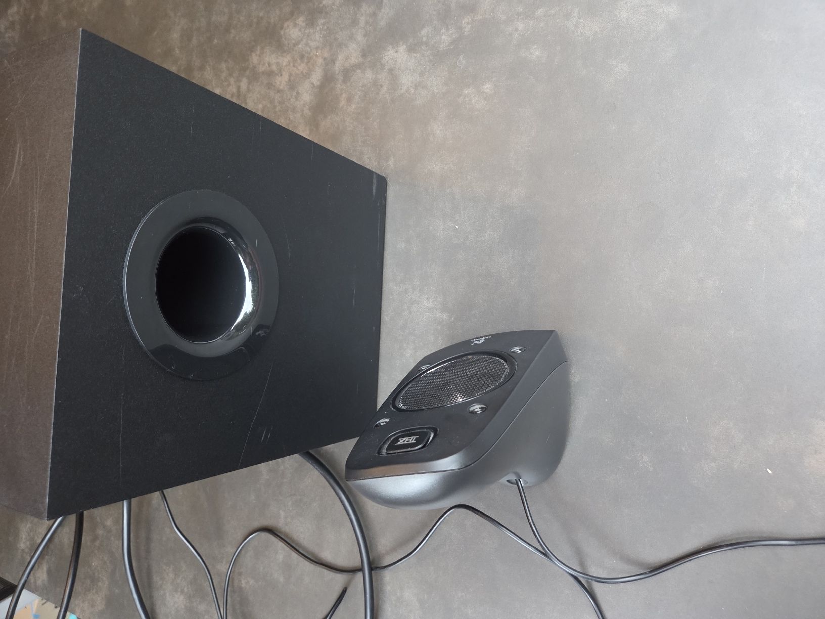 Logitech Lautsprecher: Logitech Z-623 Lautsprecher System – Gebraucht aus Arbon von Mamamia13 2