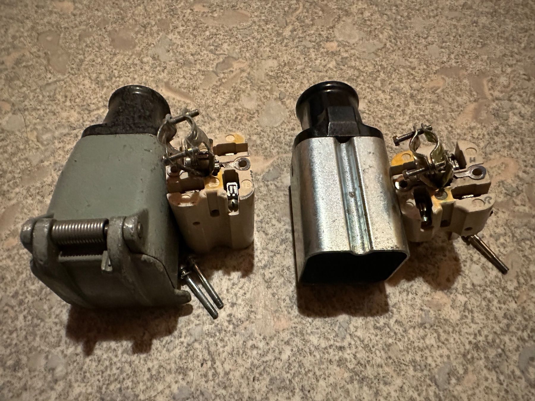 Spine: Stecker & Kupplung J 15 5 polig – Usato da Huttwil venduto da Bolpa 1