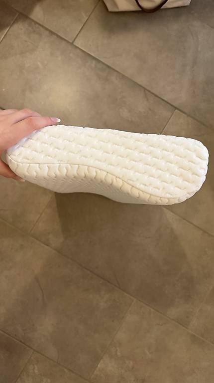 Cuscini: Vendo cuscino WELLPUR ergonomico – Usato da Sessa venduto da Thisisemma 1