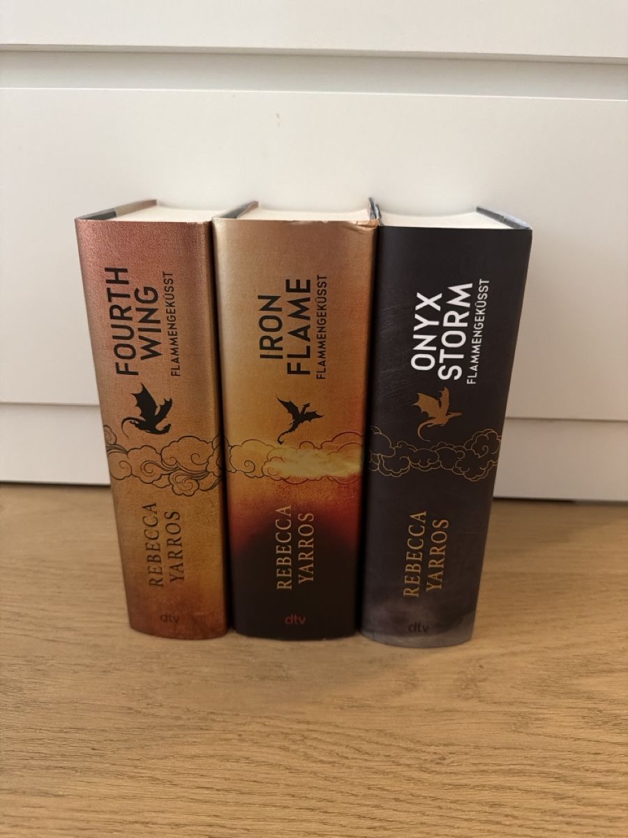 Libri: Fourth wing, iron flame und onyx storm – Usato da Hochfelden venduto da man_6d68
