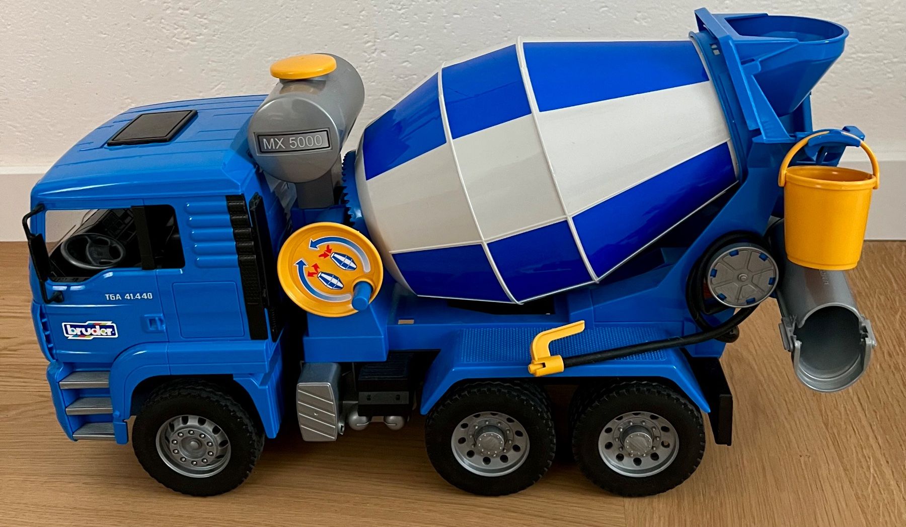 Bruder Giocattoli: Bruder Betonmischer LKW – Usato da Zürich venduto da Amri08 1