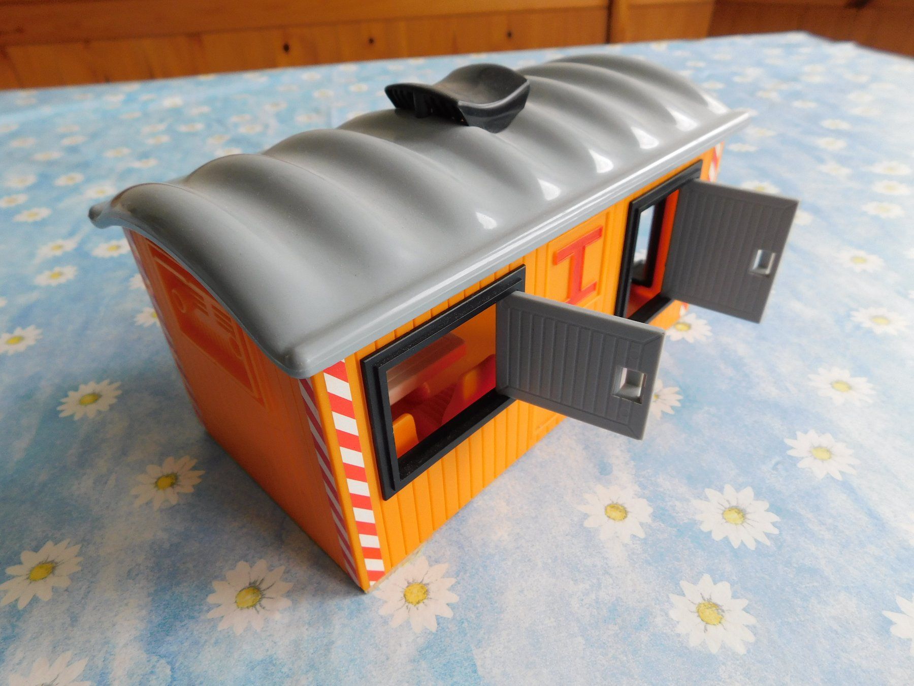 Spielzeuge: Spiel Baubaracke, Haus, Container Länge ca. 18.5 cm – Gebraucht aus Strengelbach von Wedi73 4