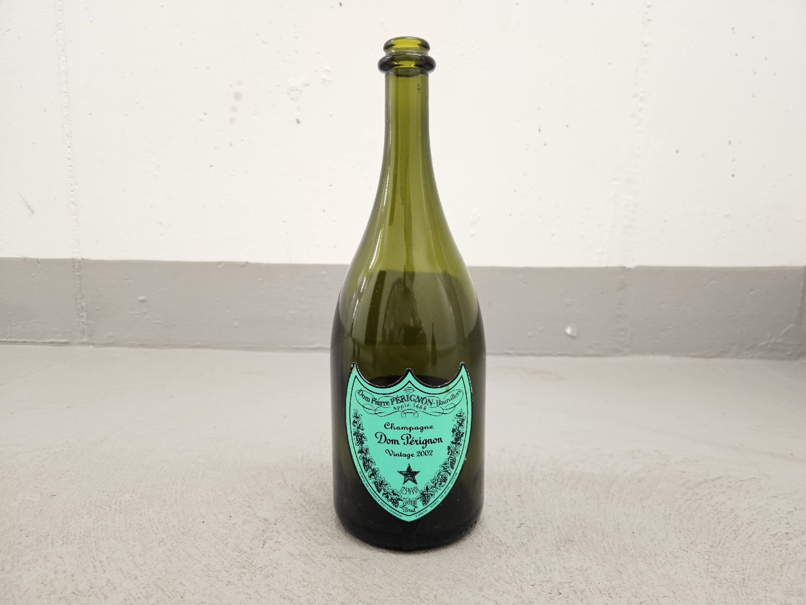 Altro in Stoviglie & Bicchieri: DOM PERRIGNON 2002 - Flasche 0.75l neon – Usato da Wallisellen venduto da ZHU 3