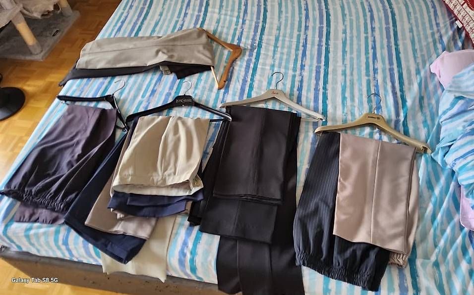 Pantaloni: Pantaloni donna taglia S e M – Usato da Cadro venduto da Inuit71