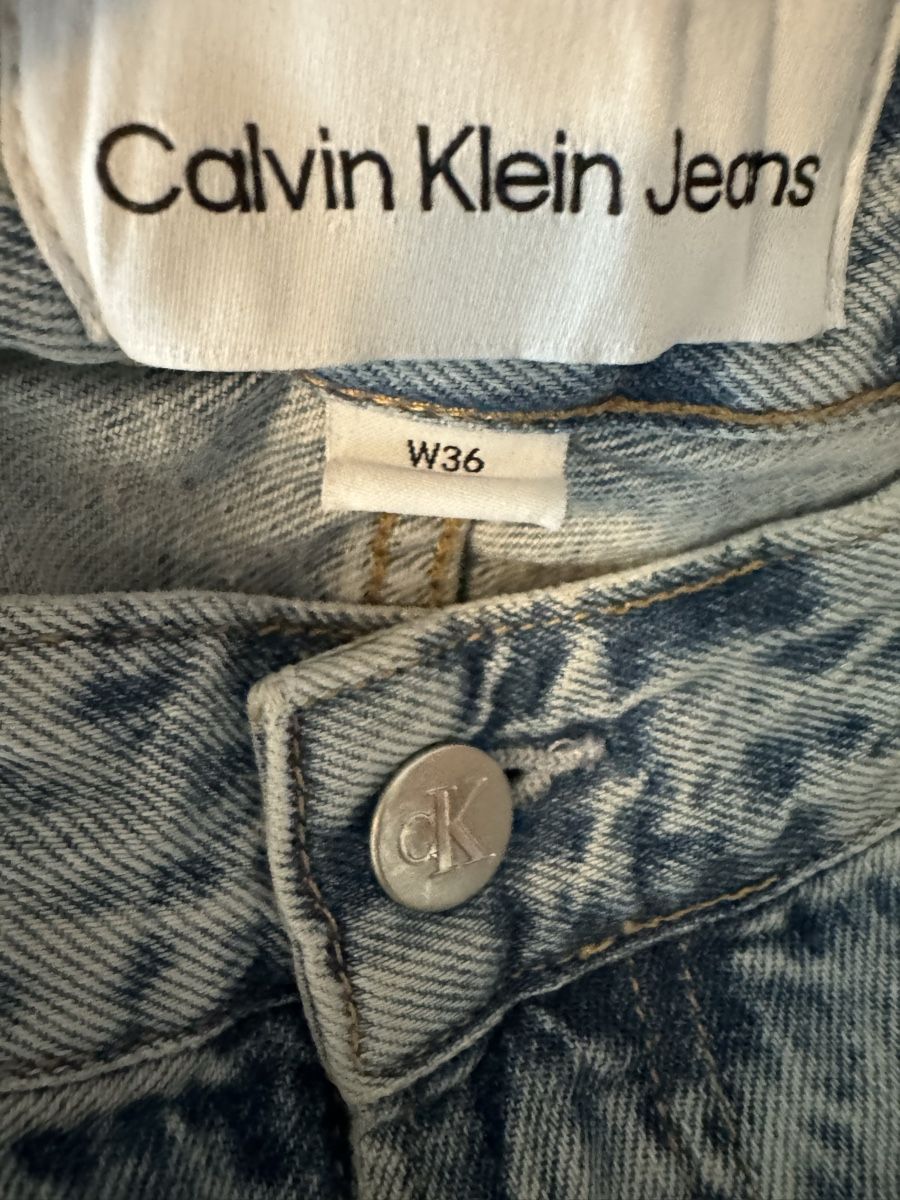 Calvin Klein Jeans: Calvin Klein Jeans - 90S STRAIGHT CROP – Usato da Zürich venduto da sell_my_stuff 2