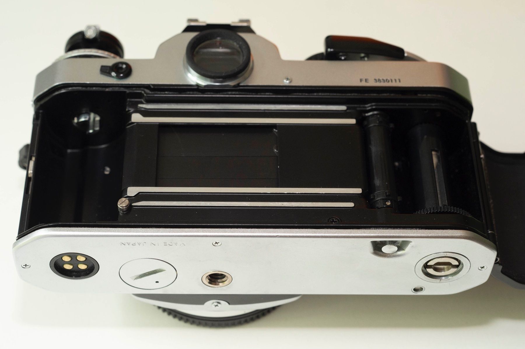 Nikon Fotocamera: Nikon FE - revidiert – Usato da Schwerzenbach venduto da floridan 7