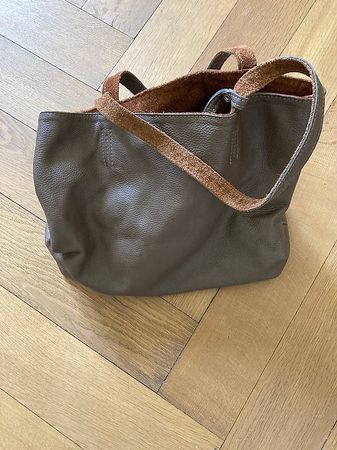 Sac et pochette en cuir souple brun