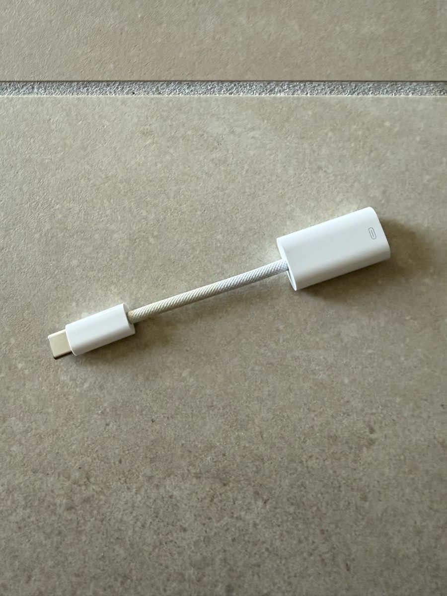 Apple Lecteurs & Adaptateurs: Apple USB-C to Lightning Adapter - Pristine Condition! – D'occasion à Coldrerio par Crivelli
