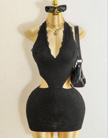 Robe noire courte dentelle découpée taille XL 