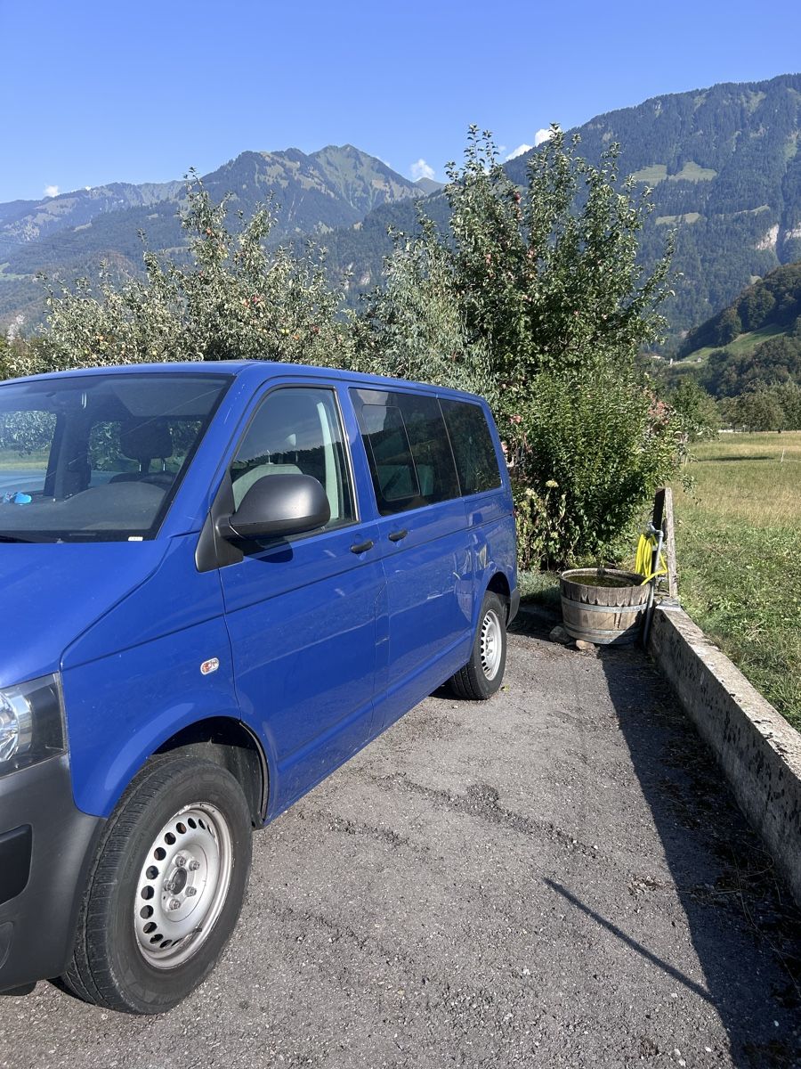 VW Automobili: VW Transporter T5 blau – Usato da Giswil venduto da Arnold.fabii