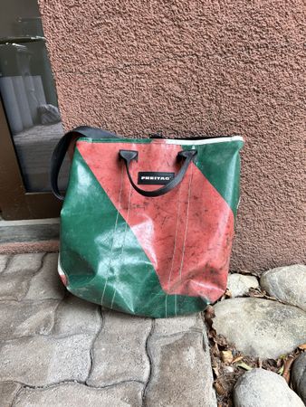 FREITAG Tasche / Shopper – Rot Grün Weiss – LKW-Plane – Unik