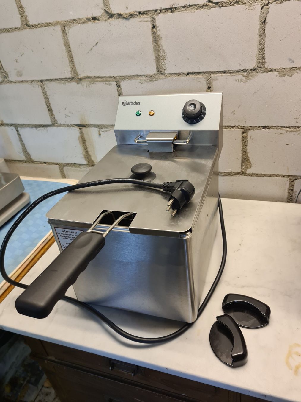 Bartscher Appareils de cuisine: Bartscher Fritteuse "SNACK 3" – D'occasion à Malters par adr_8htr 1