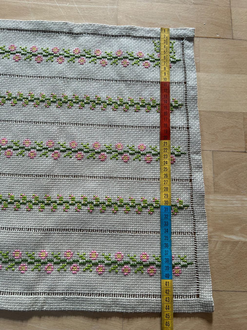Altra biancheria da tavola: besticktes Tischtuch, Handarbeit – Usato da Worb venduto da farben20zauber 2