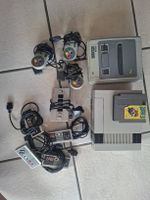 Nintendo NES und SNES Konsolen mit Zubehör
