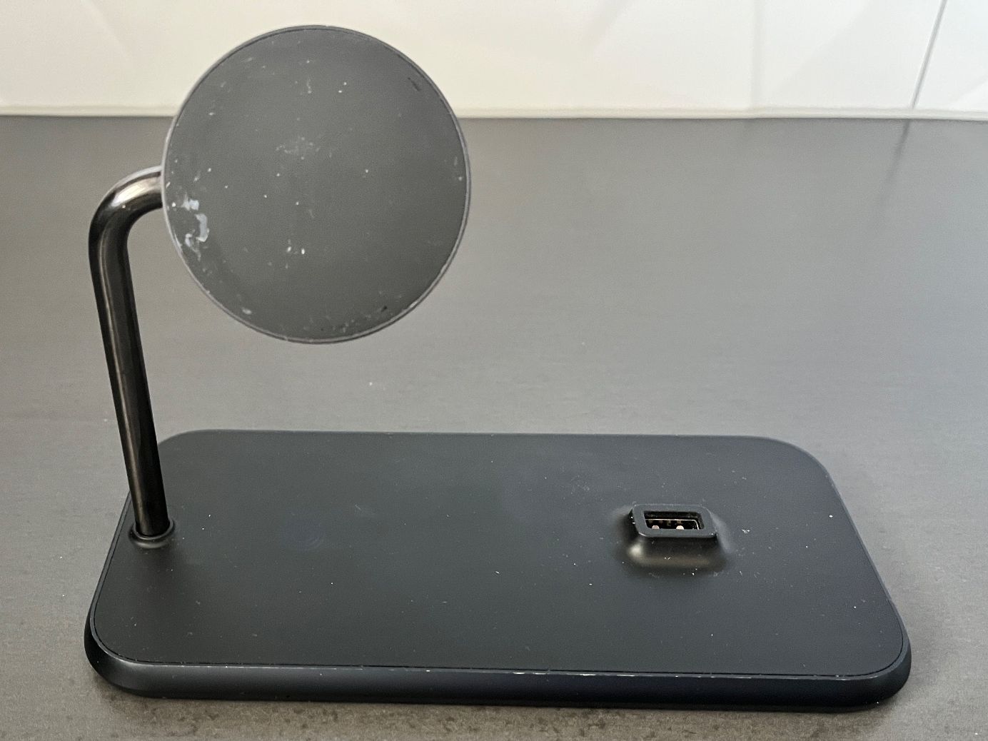 Caricabatterie: Station de charge multiple, Zens, 4 connecteurs - 20W, noir – Usato da Chavornay venduto da HDesH
