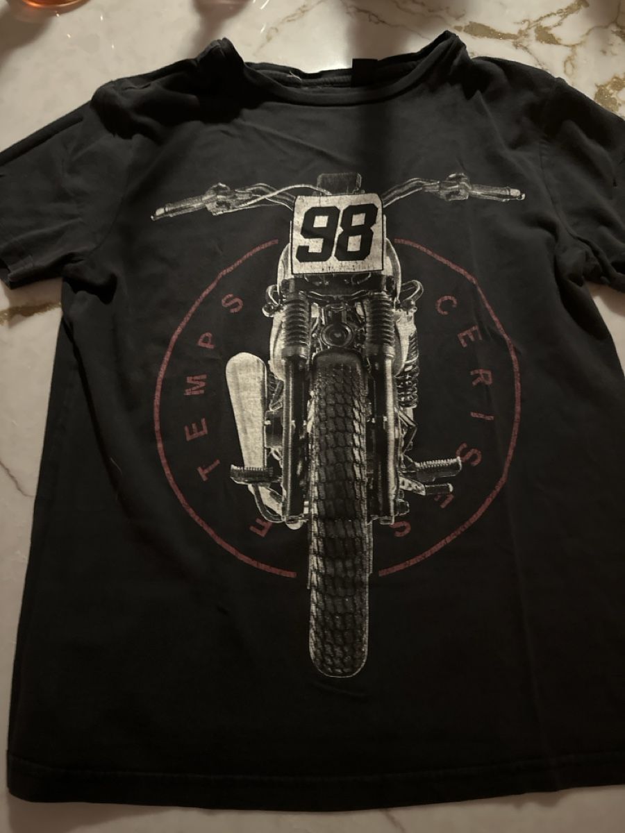 Le Temps Des Cerises T-shirt: T-shirt le temps des cerises – Usato da Founex venduto da reb_fws9