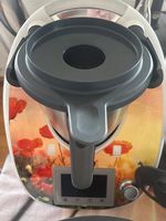 Schöner Thermomix TM5 mit 2. Mixtopf plus Zubehör 