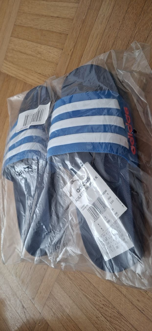 Adidas Herrenschuhe: Adidas Adiletten – Neu und originalverpackt aus Tuggen von Karin026