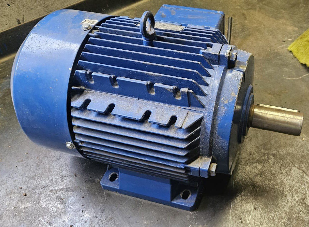 Motori: 3 kW Drehstrom Elektromotor Unitec – Usato da Oberiberg venduto da Jess6200 1