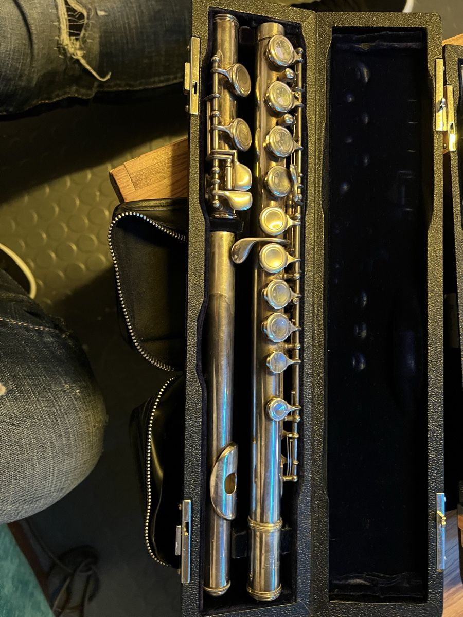 Instruments de musique: Querflöte, versilbert HERNALS MODEL S 110 mit Koffer – D'occasion à Nürensdorf par Altrisa 1