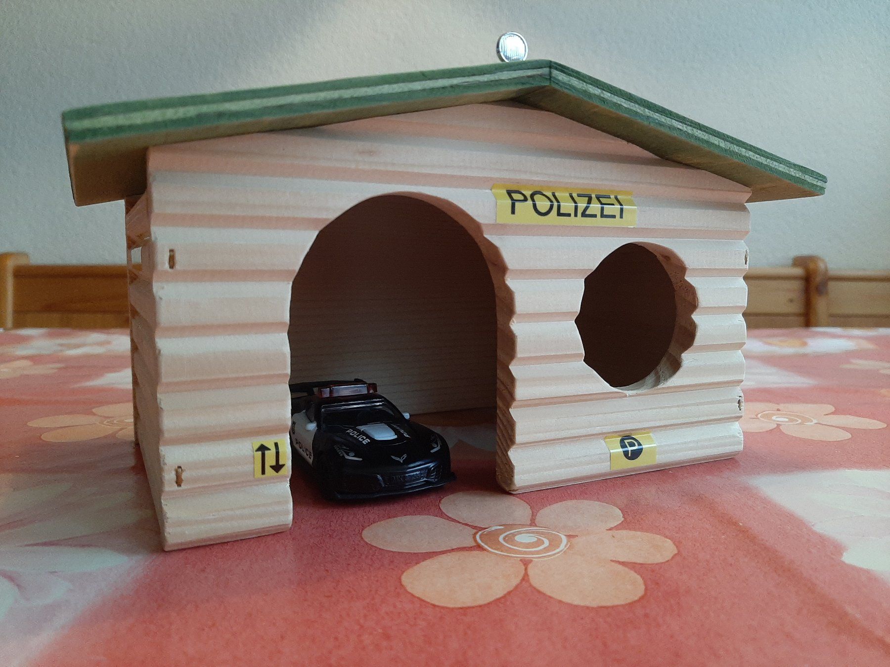 Siku Giocattoli: Polizeistation Haus mit Siku Polizeiauto – Nuovo (secondo la descrizione) da Strengelbach venduto da Wedi73