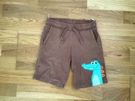 Coole C&A Shorts mit Krokodil, Grösse 116, Top Zustand!