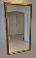 Schöner Wandspiegel mit Goldrahmen