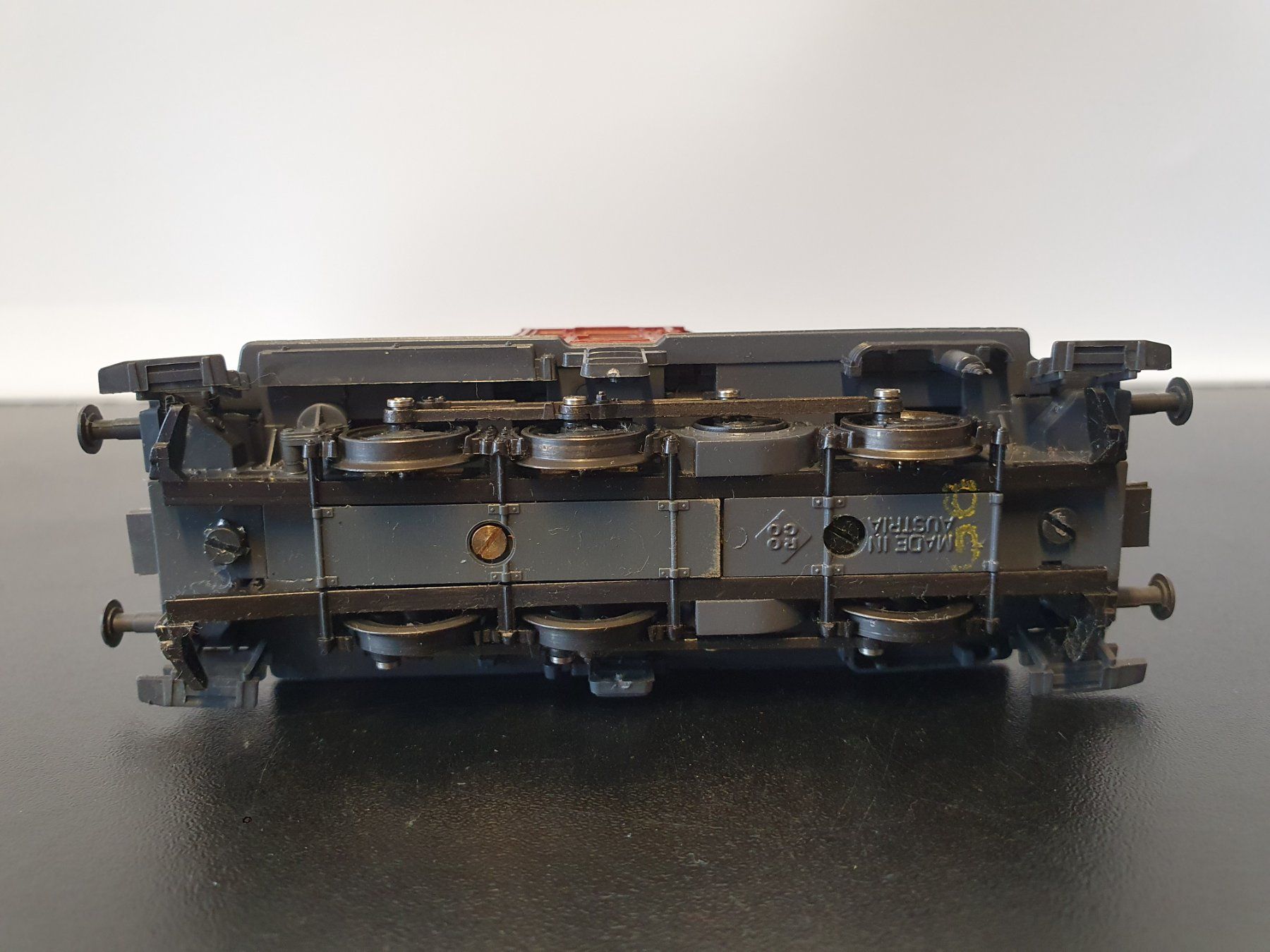 Roco Modellini di ferrovie: ROCO:DC: SBB Ee 3/3 BRAUN VITRINENMODELL – Usato da Biglen venduto da taunus82 6