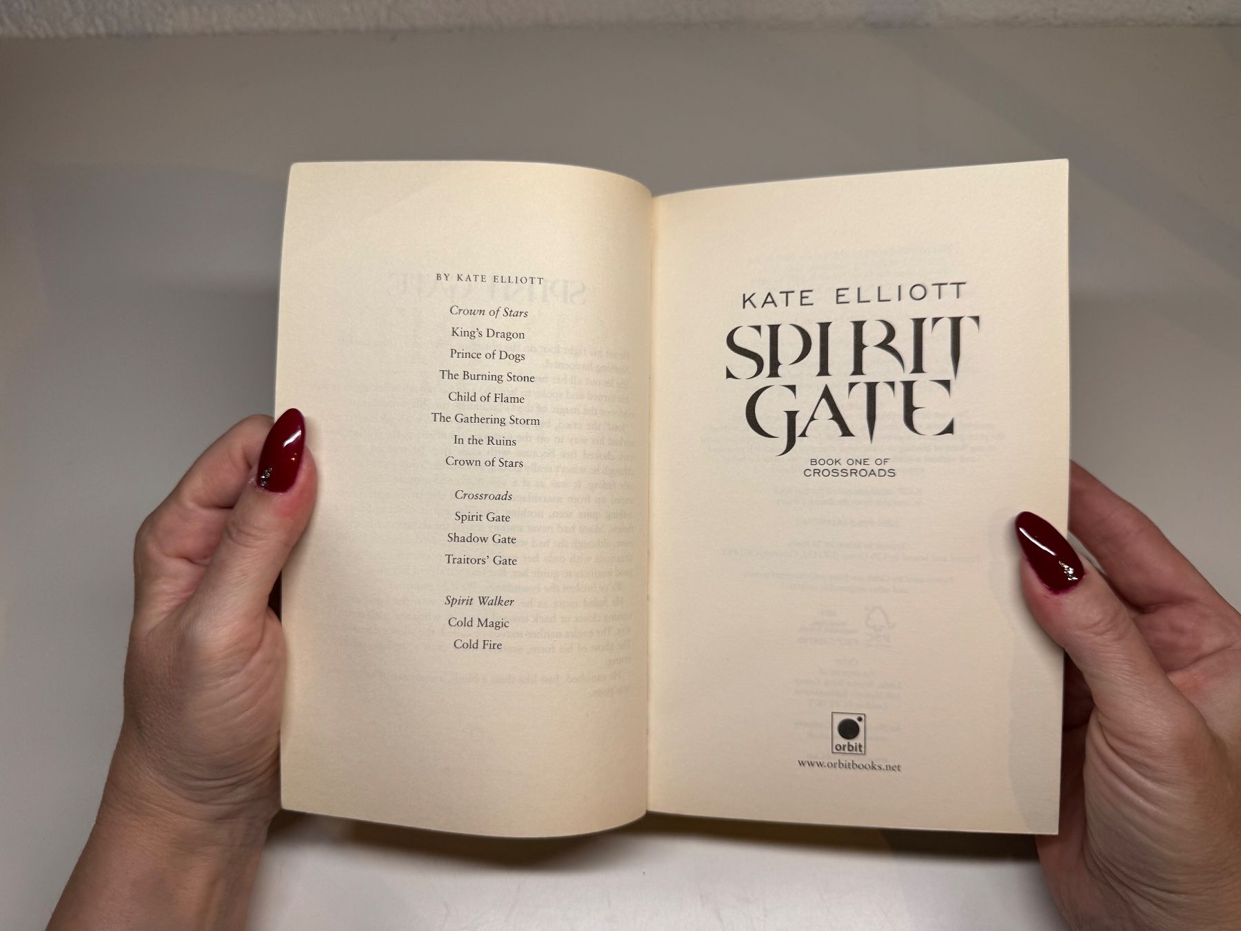 Libri: NOVEL: Kate Elliott, Spirit Gate – Usato da Grosswangen venduto da English_books 2