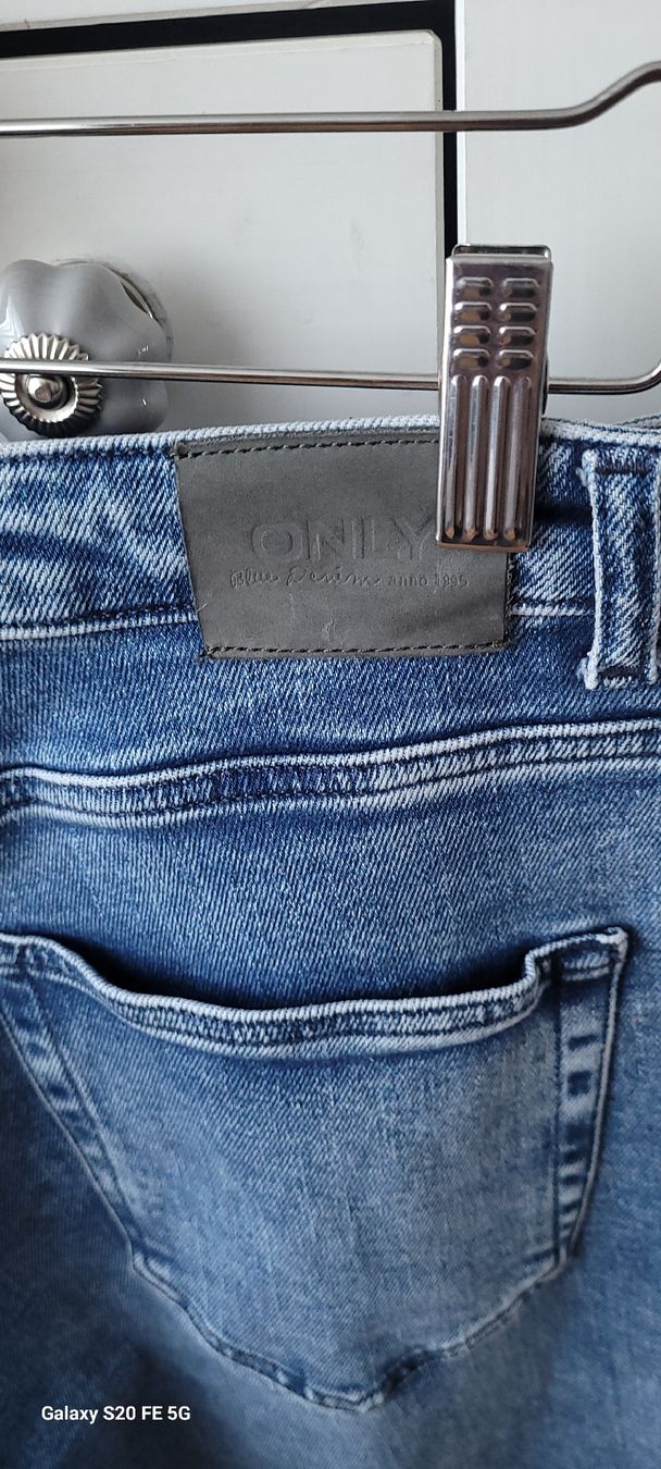 Only Jeans: Only Wide Leg Jeans Gr.32/32 – Usato da Oberaach venduto da Svea11 8