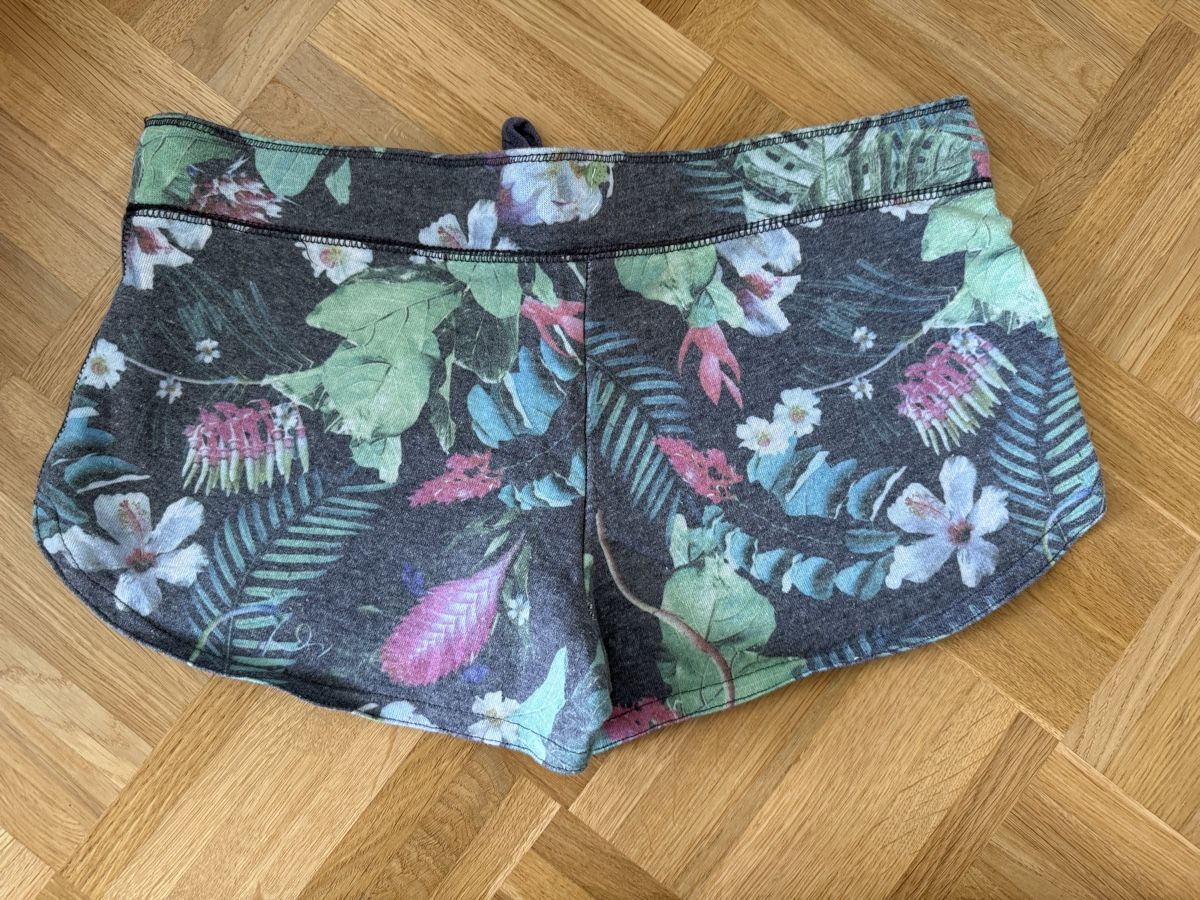 Pantaloni: Aeropostale Shorts Blumenmuster M/M – Usato da Thun venduto da tahari 4