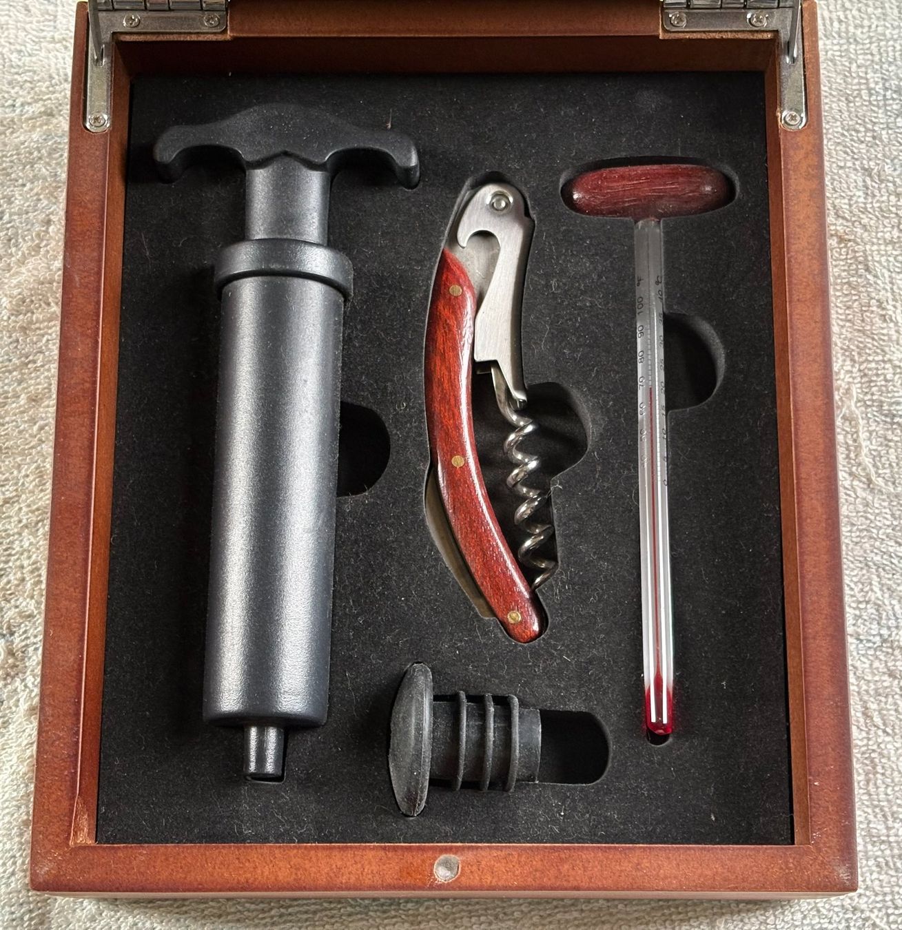 Apribottiglie & Tappi per chiusura: KORKENZIEHER IN HOLZ BOX NEU – Nuovo e nell'imballaggio originale da Ostermundigen venduto da crazy-horse-1840 1