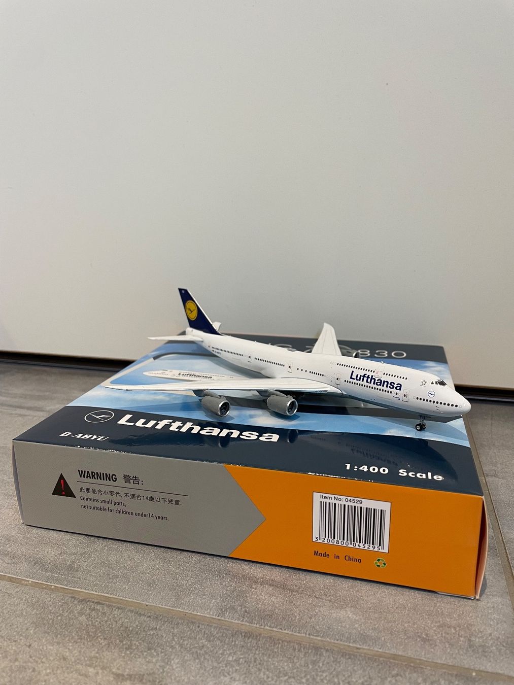 Lufthansa Kit di modellismo & Modellini statici: 747-800 Lufthansa 1:400 – Usato da Epalinges venduto da Joki09