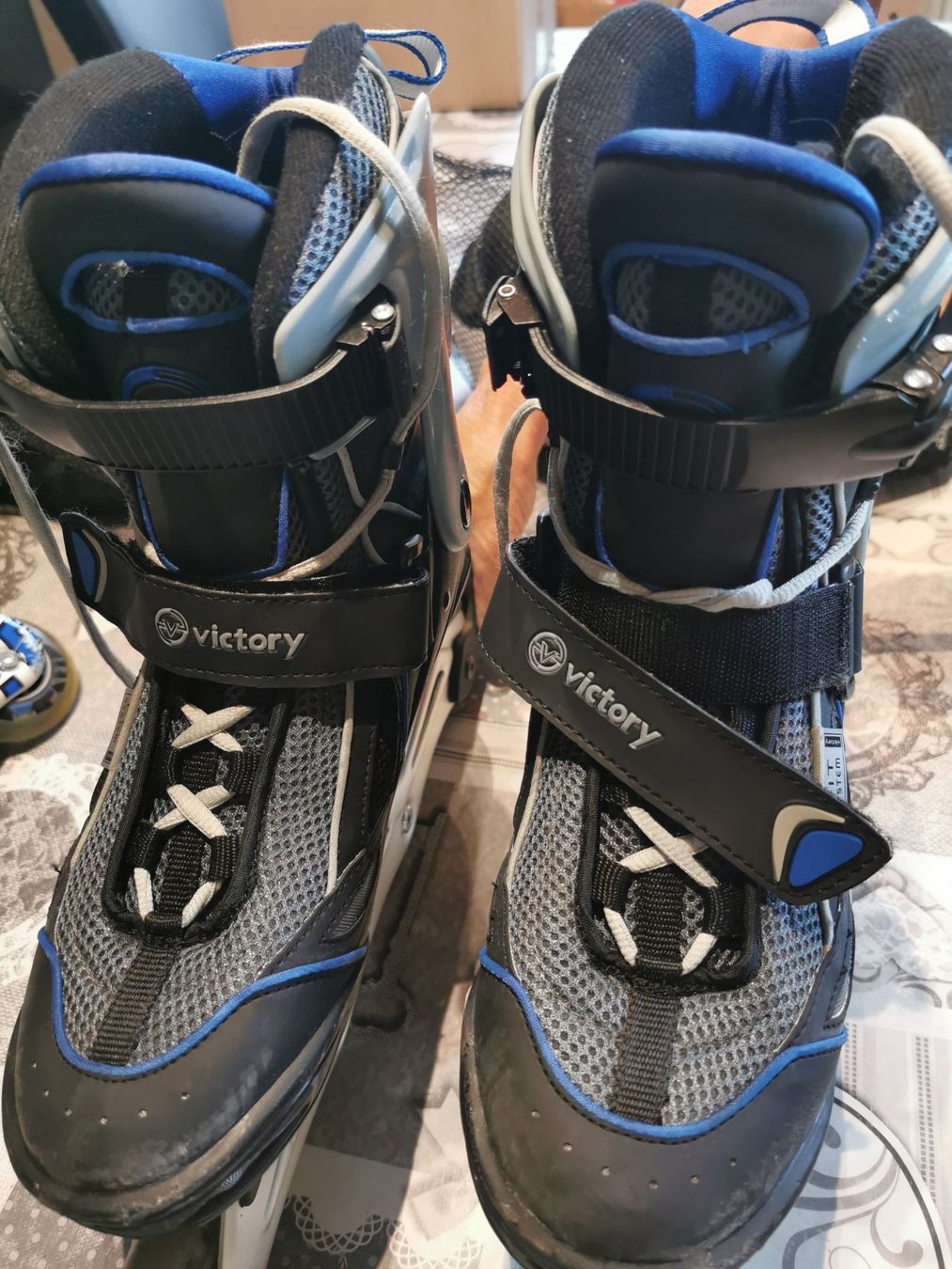 Inline-Skating & Rollschuhe: Rollers pointure 42 – Gebraucht aus Bévilard von Bender