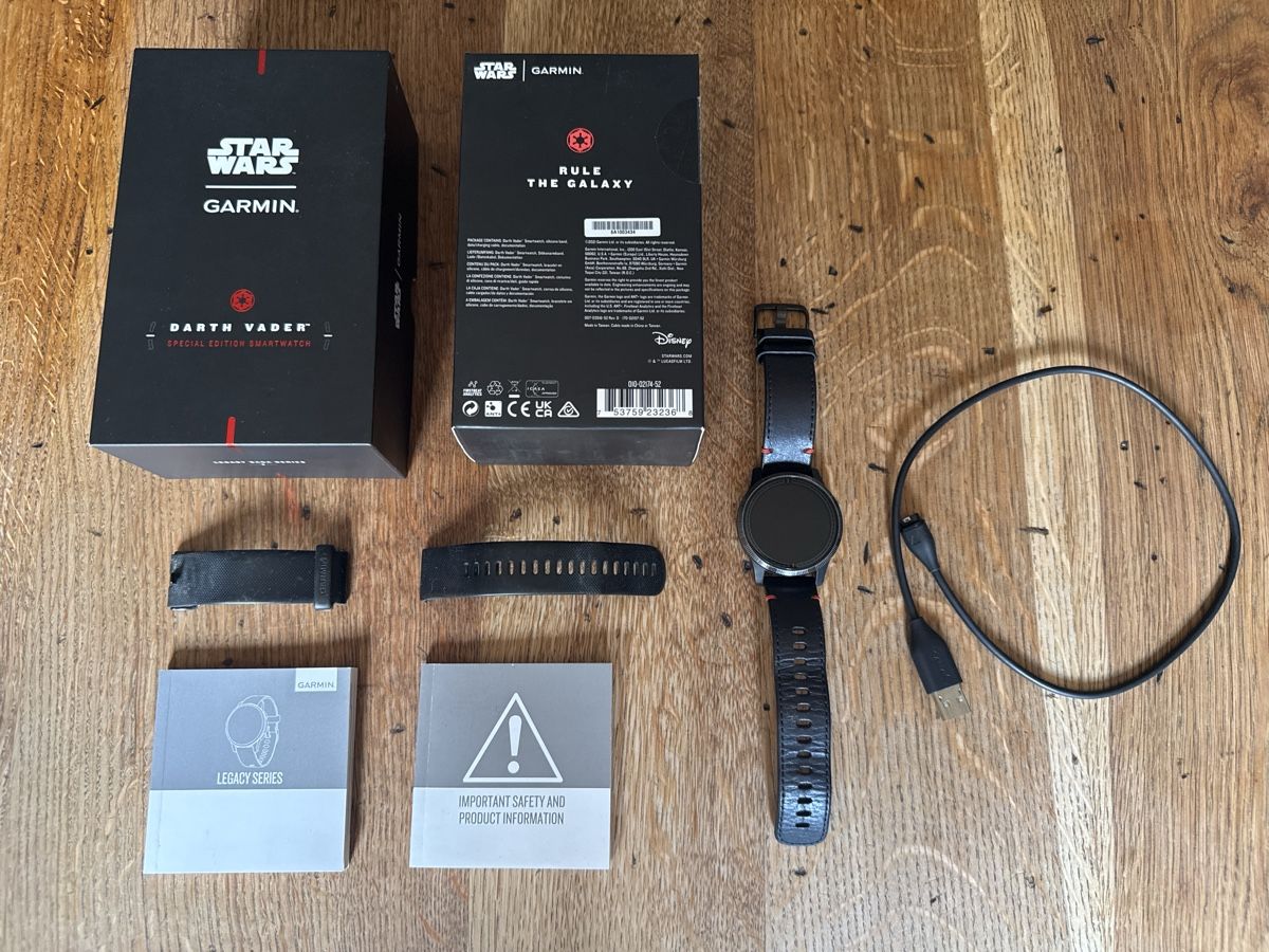 Garmin Smartwatch: Montre connectée Garmin Darth Vader Star Wars Edition – Usato da Cormoret venduto da naaatsiiirt