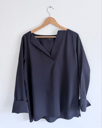 COS Bluse Gr. 42 dunkelblau, asymmetrischer Ausschnitt