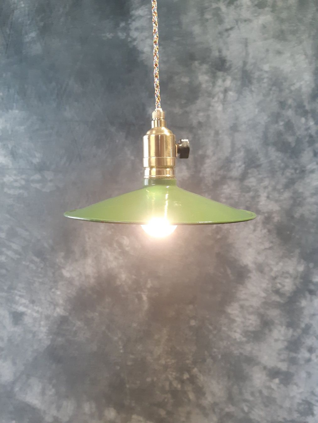 Lampade: Restaurierte Emaille Werkstattlampe – Usato da Winterthur venduto da lampenretter