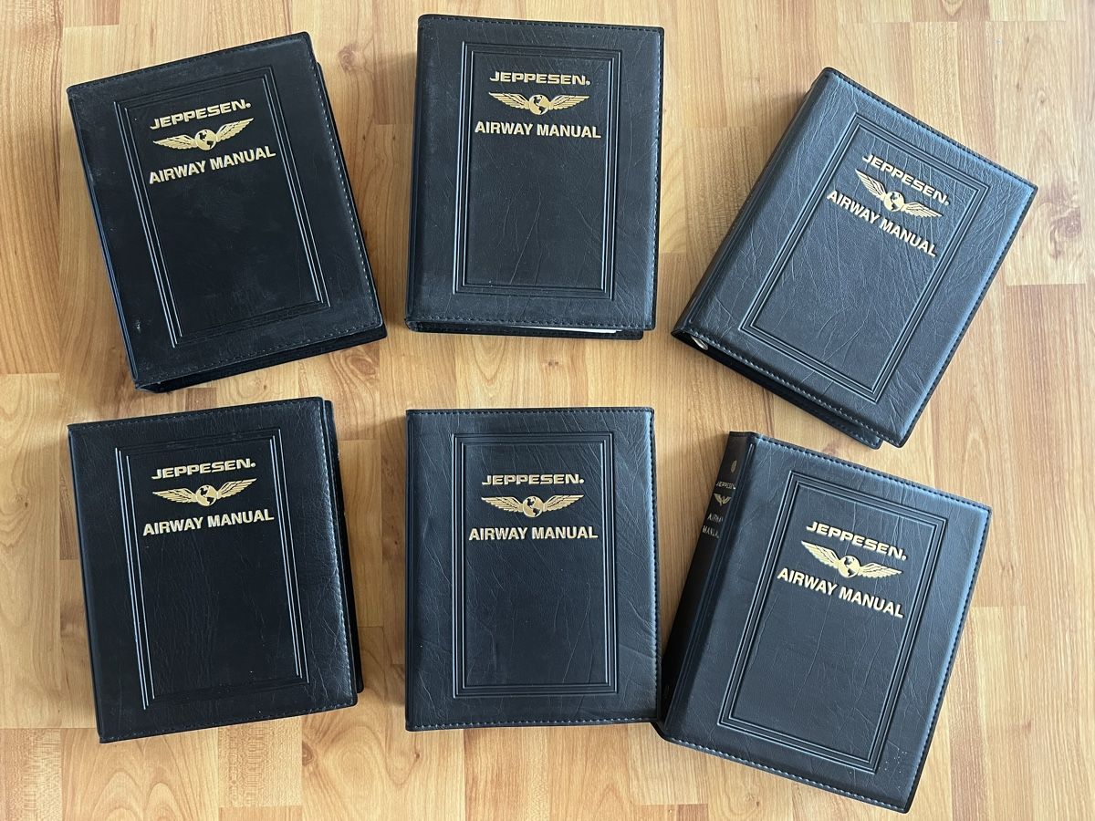Livres: Komplettes Set Jeppesen Flugkarten – D'occasion à Arbon par luk_h2cc